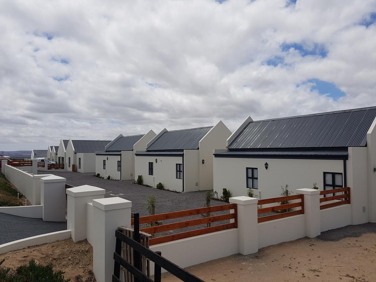 Three Feathers Cottages ランゲバーン エクステリア 写真