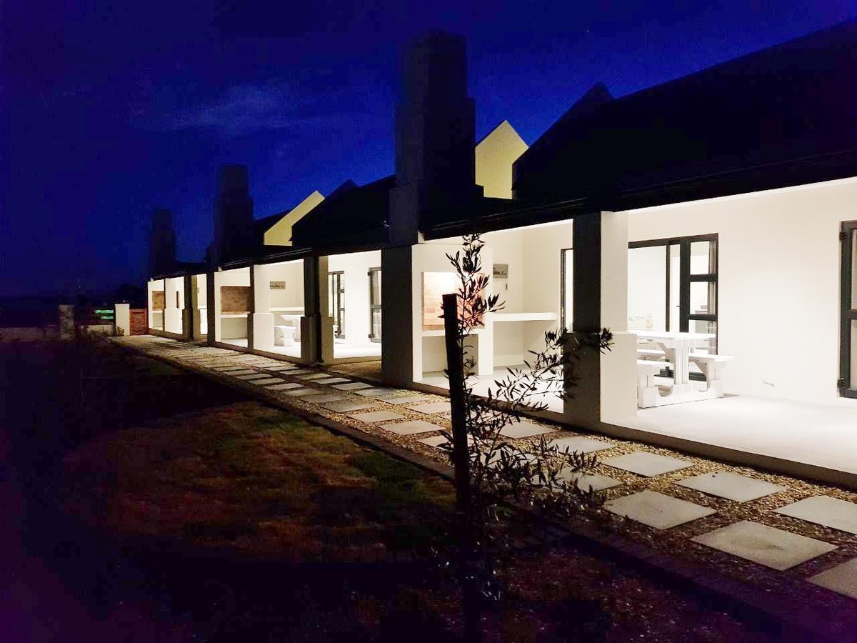 Three Feathers Cottages ランゲバーン エクステリア 写真